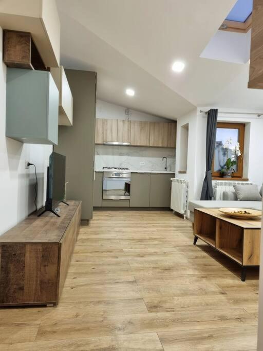 Cozy Apartment Near City Center Бухарест Экстерьер фото