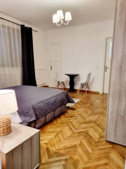 Cozy Apartment Near City Center Бухарест Экстерьер фото