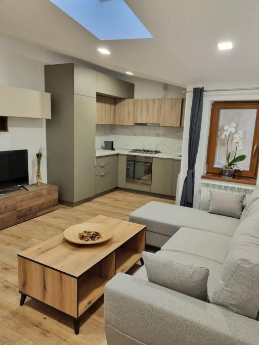 Cozy Apartment Near City Center Бухарест Экстерьер фото