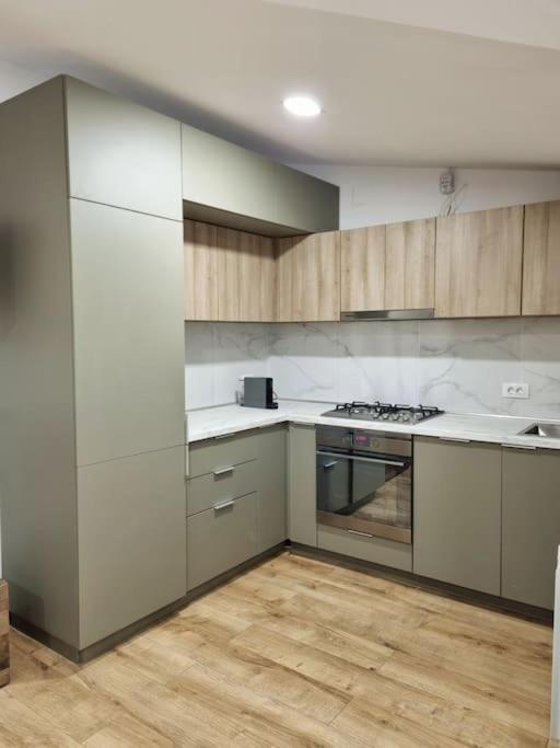 Cozy Apartment Near City Center Бухарест Экстерьер фото