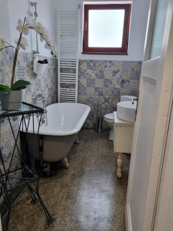 Cozy Apartment Near City Center Бухарест Экстерьер фото